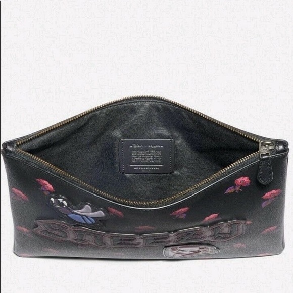 New DISNEY X COACH LARGE WRISTLET 30 WITH SNEEZY - Picture 3 of 3